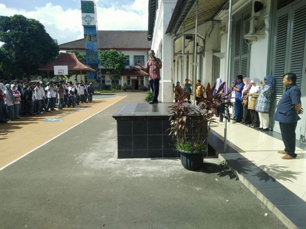 Pada Sambutan Pelepasan Bpk. Drs. M. Bakri Akkas Menyambut Keluarga Besar SMKN 1 Jakarta.